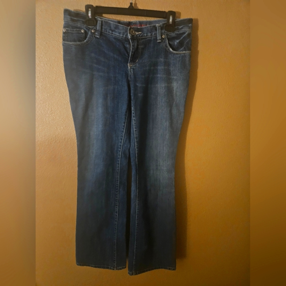 Womens bootcut (87) Mossimo Supply Co jeans. Size 9.
